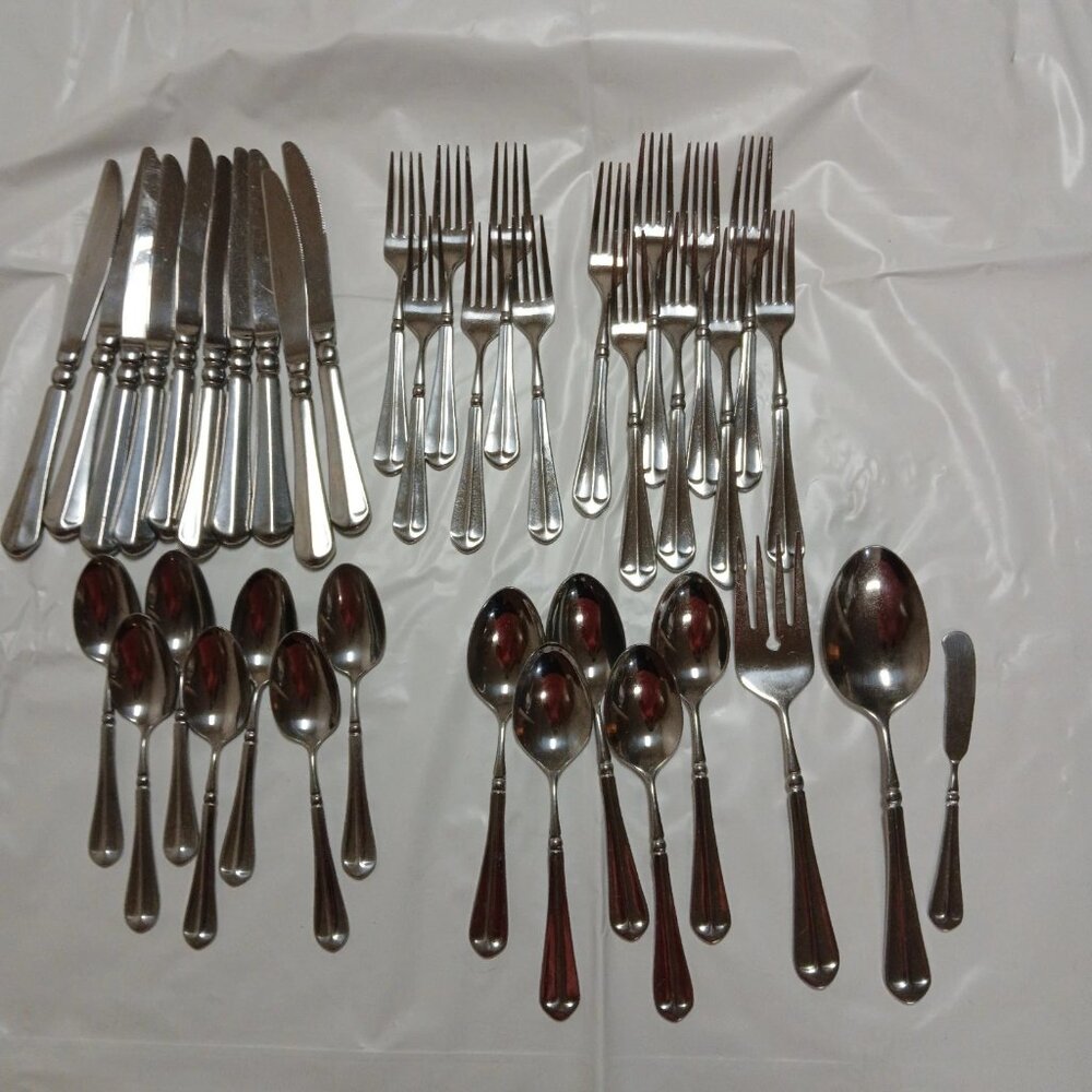 Mikasa French Countryside 39 Piece Set Spoon Knife Fork 5 Settings Flatware
